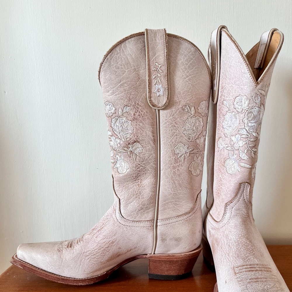 Size 7 1/2 Shyanne cowgirl boots